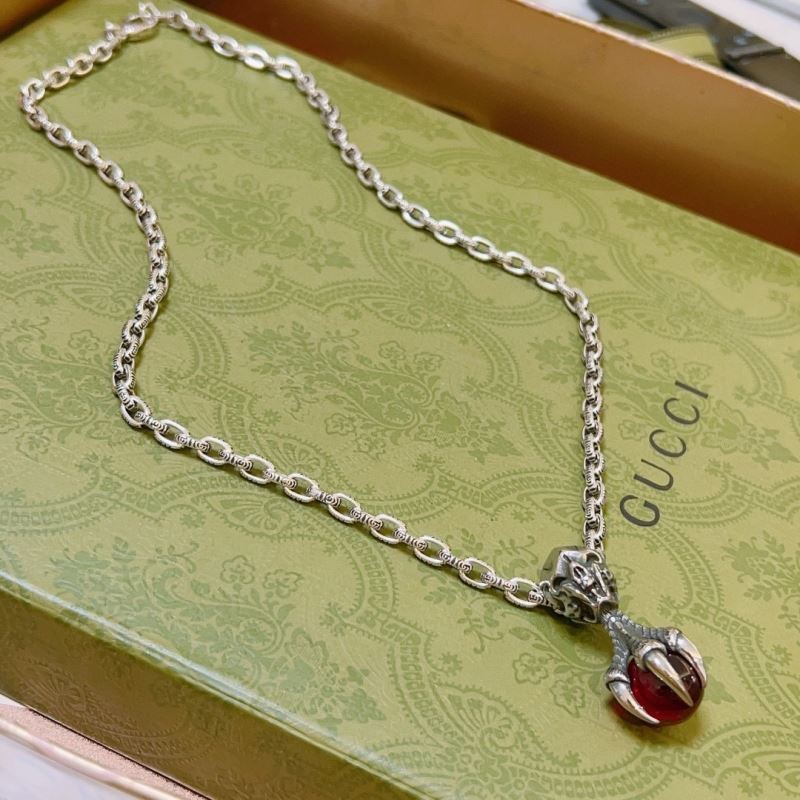 G*u*i necklaces